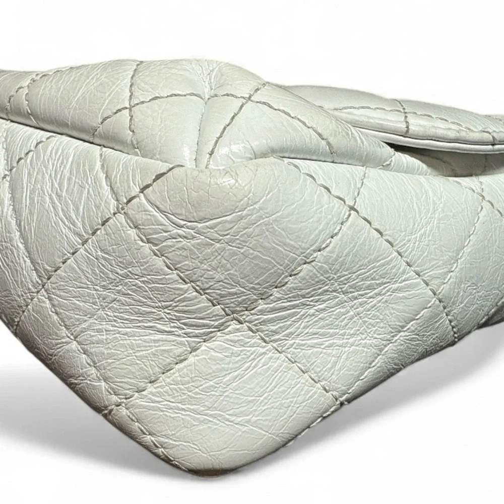 Chanel White Quilted Crossbody/Shoulder Bag with Chain